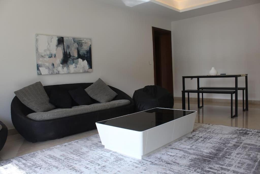 דירות Stunning 2 Bdr Apt With Garden In Cairo Festival City מראה חיצוני תמונה